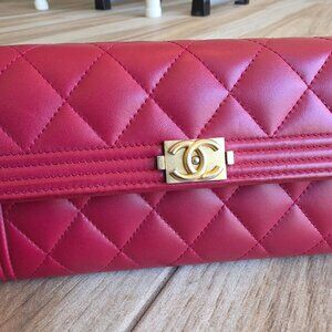 Chanel Maroon Red Gusset Flat Qulted Lamb Skin 18k Wallet
